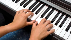 Read more about the article Piano Keyboards Online: A Comprehensive Buying Guide