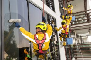 Read more about the article 5 Essential Benefits of Rope Access Services